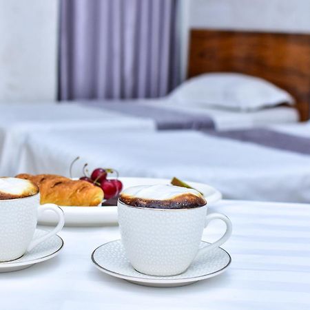 Hotel Chveni Sakhli Batumi Esterno foto