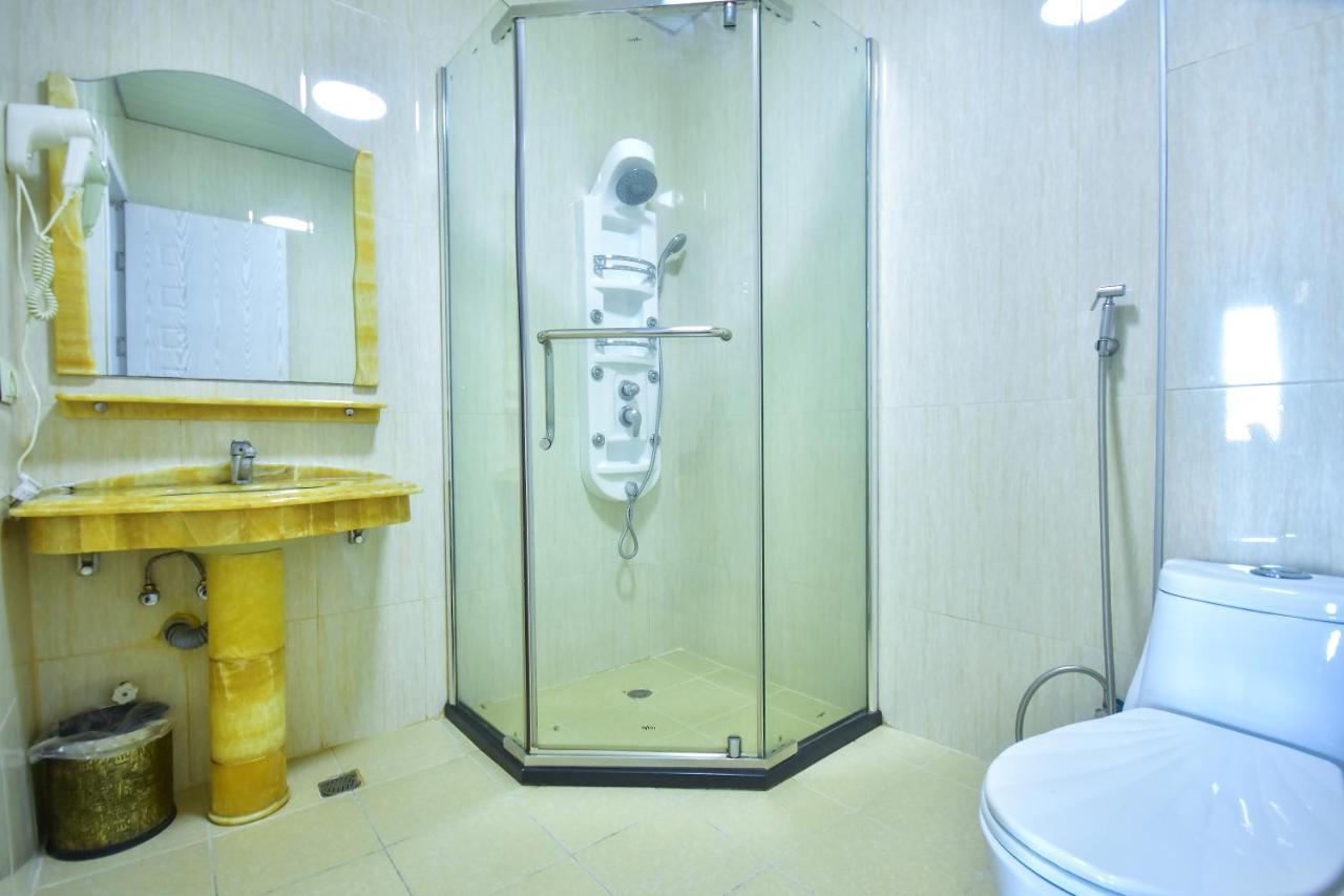 Hotel Chveni Sakhli Batumi Esterno foto
