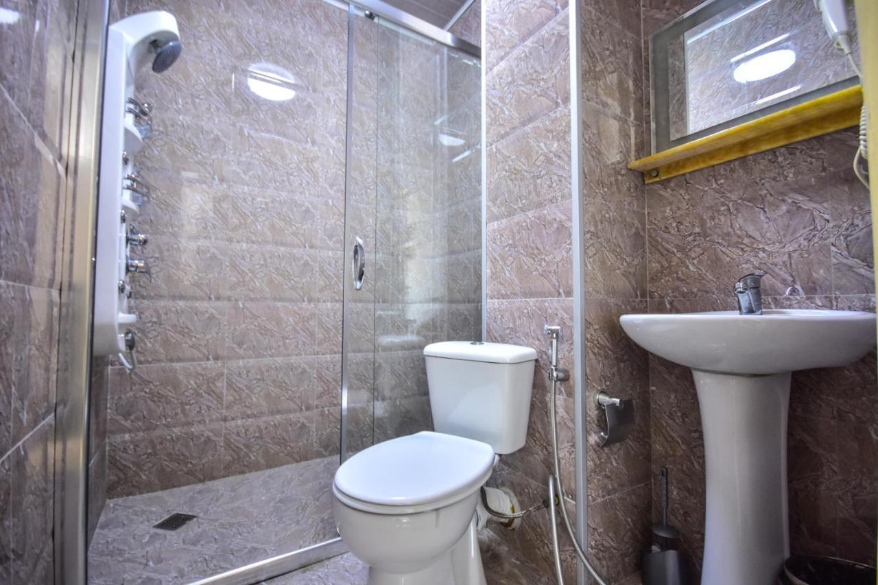 Hotel Chveni Sakhli Batumi Esterno foto
