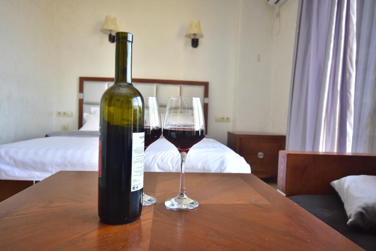 Hotel Chveni Sakhli Batumi Esterno foto