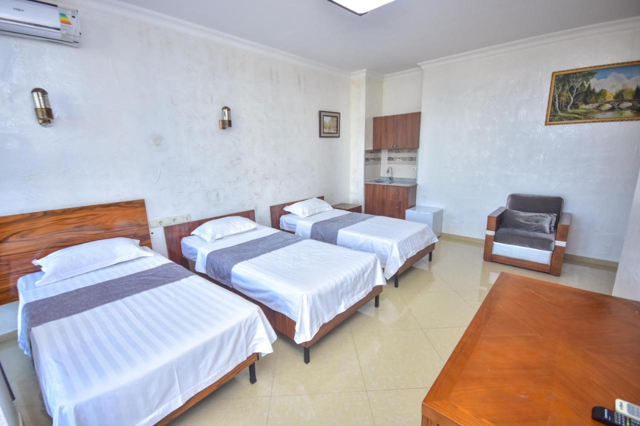 Hotel Chveni Sakhli Batumi Esterno foto