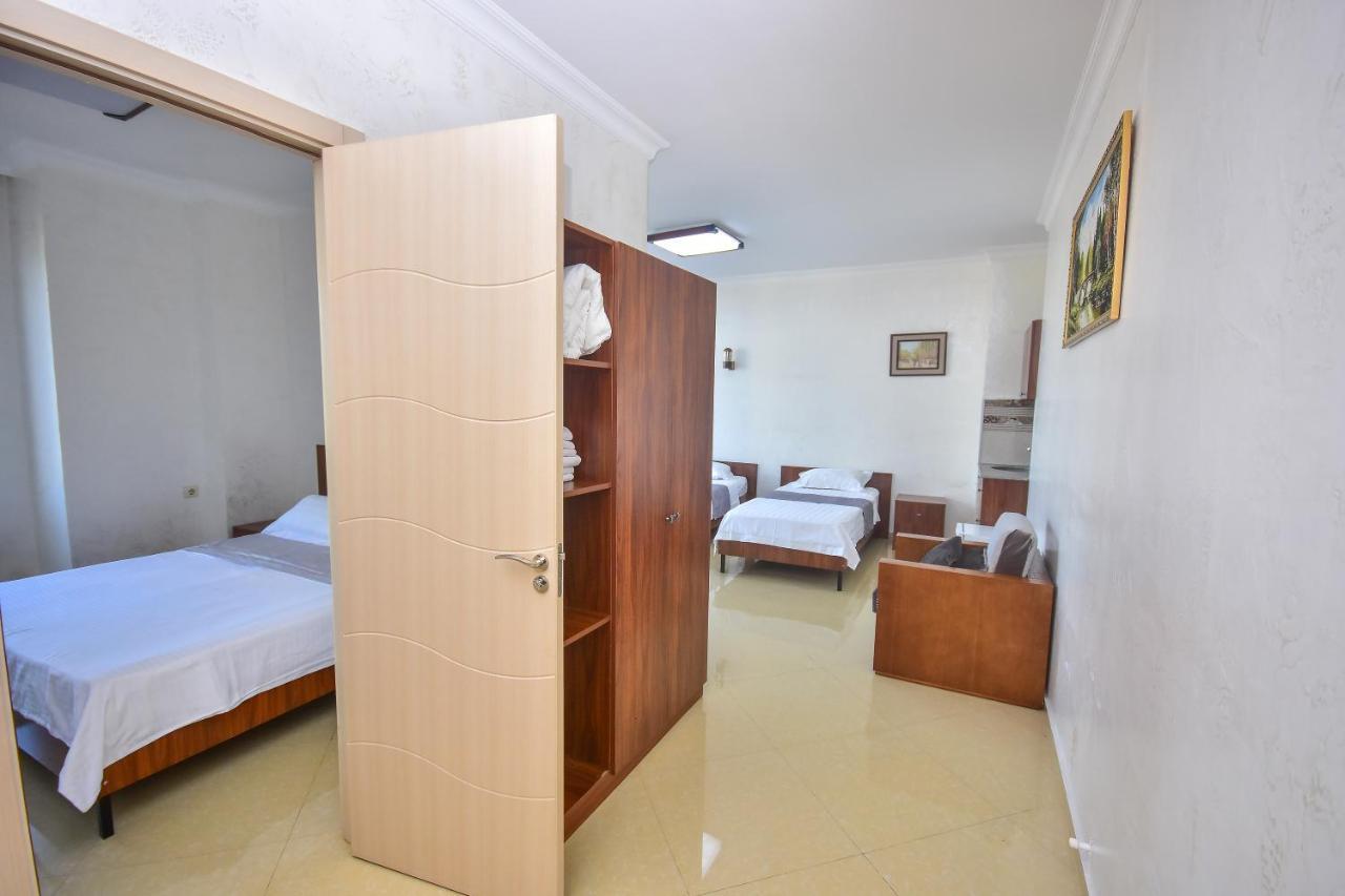 Hotel Chveni Sakhli Batumi Esterno foto
