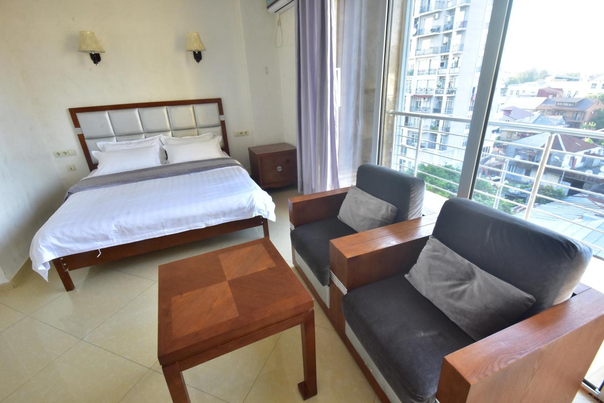 Hotel Chveni Sakhli Batumi Esterno foto