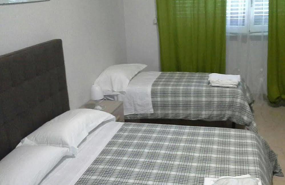 Hotel Chveni Sakhli Batumi Esterno foto